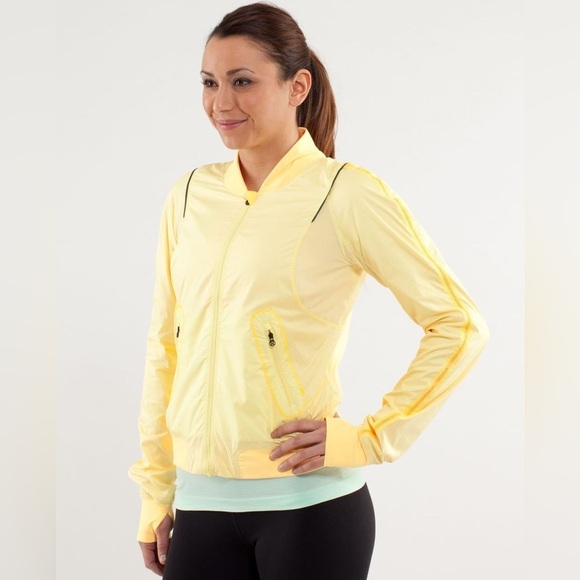 Lululemon Run: Two To Make It True Jacket
Mellow Lemon / Burning Yellow - Picture 4 of 15